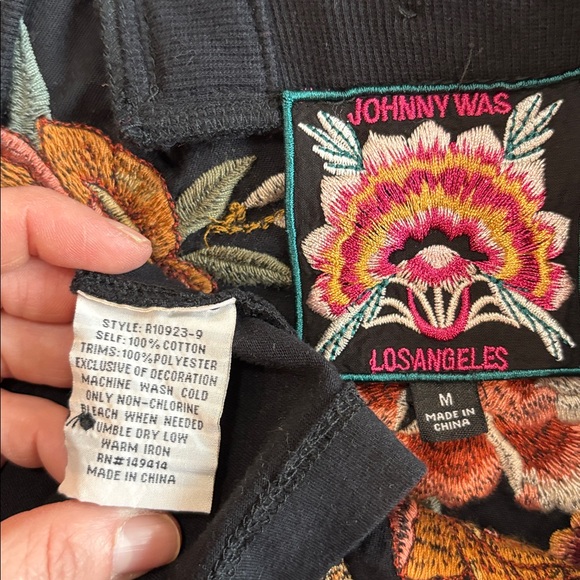 Johnny Was Embroidered Peacock Floral Black Boho Top V-Neck Button Size Medium - Picture 14 of 15